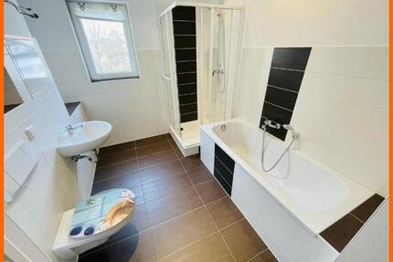 3 Raum Wohnung mit Balkon, modernen Bad mit Wanne & Dusche. - Gera