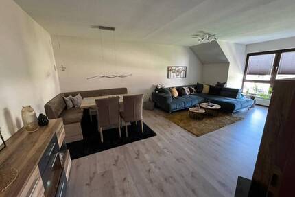 Großzügig geschnittene 3-Zi.-WHG mit SW-Balkon und Garage in einer ruhigen Stichstraße von Heßdorf