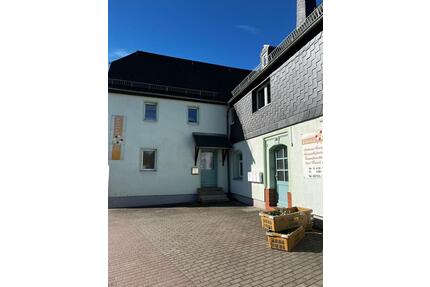 Kleines gemütliches Häuschen mit niedrigen Decken inklusive Balkon & Garage - Oberlungwitz