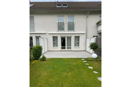 Exklusives RMH mit Garten, Garage, EBK und Terrasse zur Vermietung in Nürnberg - Pillenreuth