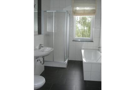 2 Raum Wohnung mit Balkon , Bad mit Dusche und Wanne ab sofort in Zwickau zu vermieten