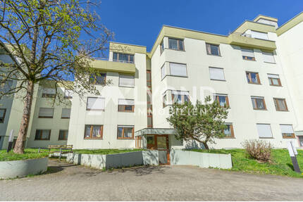 Erdgeschosswohnung mit Terrasse, Gartenanteil und TG-Stellplatz in ruhiger Lage von Steinenbronn