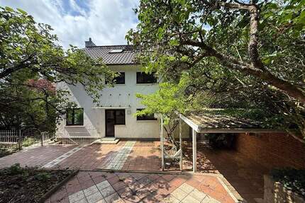 Viel Platz für die Familie Familienhaus mit Garten und Garage in 66117 Saarbrücken zu verkaufen