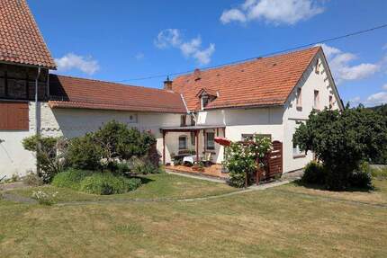 Viel Platz in und um das Haus - 225.000,00&nbsp;EUR Kaufpreis, ca.&nbsp; 270,00&nbsp;m&sup2;&nbsp;Wohnfl&auml;che in Korbach-Ortsteil (PLZ: 34497) Rhena