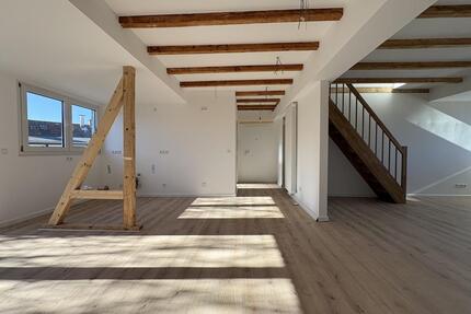 82 Stufen ins Glück: Sanierte DG- Wohnung mit Sonnenterrasse in Derendorf - Düsseldorf Pempelfort