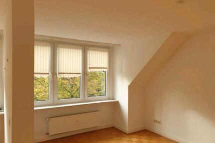 Dachgeschoss Wohnung - 700,00&nbsp;EUR Kaltmiete, ca.&nbsp; 80,00&nbsp;m&sup2; in Essen (PLZ: 45133) Stadtbezirk IX