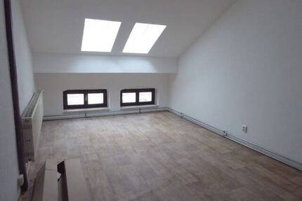 Kleine 3- Raum-Dachgeschosswohnung zu vermieten - Pößneck Pößneck,Stadt