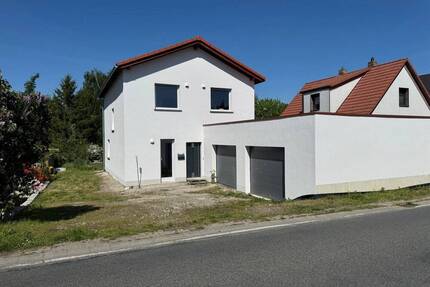 Modernes Einfamilienwohnhaus mit Terrassen, Doppelgarage, Kaminofen und Einbauküche - Tourismusgebiet der sächsischen Weinstraße des Elbtales - Nünchritz Merschwitz