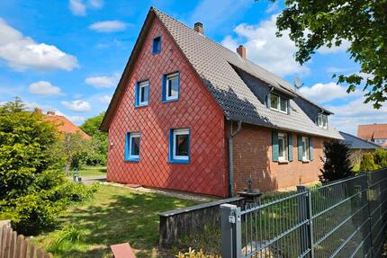 Vermiete Haus in 38543 Hillerse mit Garten. 1400€ Kaltmiete