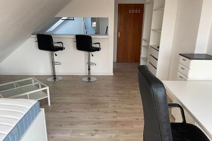 Charmante, modernisierte Ein-Zimmer-Dachgeschosswohnung in Toplag - München Giesing