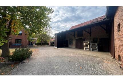Zweifamilienhaus in Wipshausen mit Nebengebäude, Garagen&Scheune - Edemissen