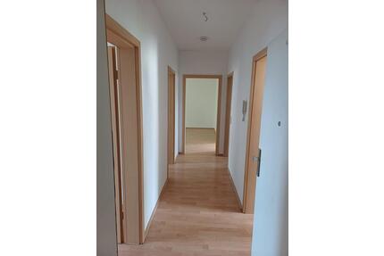 Schöne 4 Raum Wohnung, Böhlen, Rötha nähe Zwenkau bei Leipzig