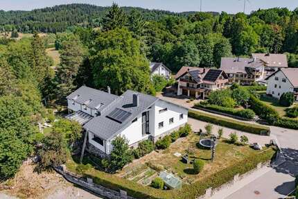 Haus zum Kaufen in Häusern 1.300.000,00 € 360 m²