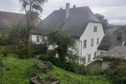 *Einzigartiges Juwel* Stilvolles Pfarrhaus mit traumhaftem Garten - Schlüsselfeld Aschbach
