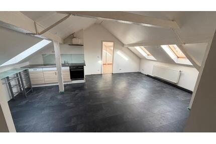 PROVISIONSFREI 3-Zimmer-DG-Wohnung 2.OG m.Charme & 2 Stellplätzen - Schwanstetten