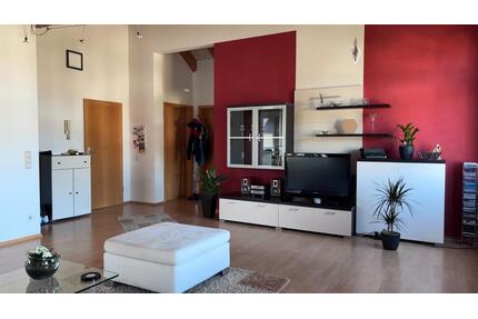 Helle Dachgeschosswohnung mit Charme – 3,5 Zimmer in ruhiger Lage - Tuttlingen