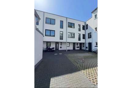 Haus zum Mieten in Düsseldorf 2.950,00 € 150 m²