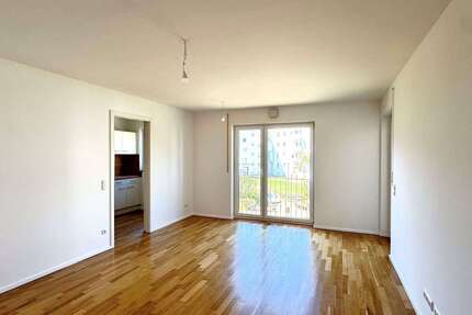 Wohnung zum Mieten in Augsburg 1.048,00 € 61.96 m²