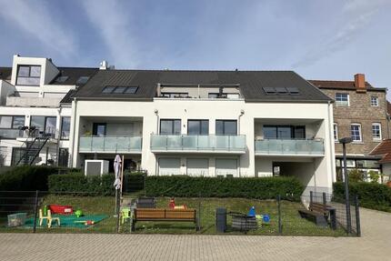 Bei VIVAWEST die Sonnenstrahlen auf dem eigenen Balkon genießen. - Brühl