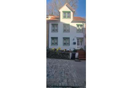 Haus zum Kaufen in Flensburg 300.000,00 € 90 m²