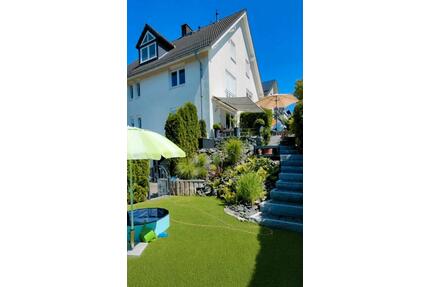 Moderne gepflegte Doppelhaushälfte mit neuer PV-Anlage !! TOP - Taunusstein