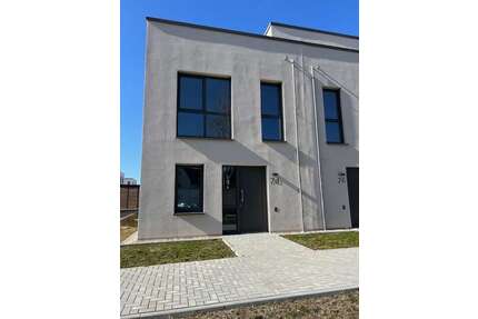 Haus zum Mieten in Königs Wusterhausen 1.585,00 € 105.66 m²