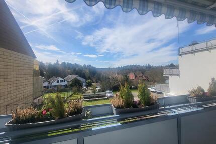 Helle u. großzügige 4-Zimmer-Wohnung mit Balkon u. Garage - Waldbronn