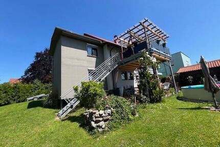 Schönes Zweifamilienhaus mit großem Grundstück - Villingen-Schwenningen