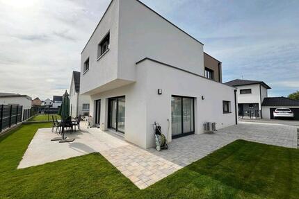 Modernes Einfamilienhaus nahe Grenze - Neubau, Garten, Garage - Breisach am Rhein