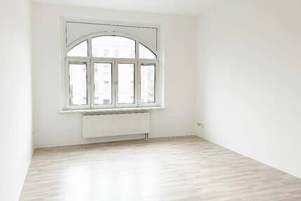 ***ALTBAUCHARME MIT 2 BALKONEN UND BLICK INS GRÜNE*** - 2-Raumwohnung in zentrumsnaher Lage von Alt-Riesa zu vermieten