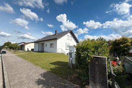 Großzügiges Haus mit 281 m² Wohnfläche in Grenzach-Wyhlen