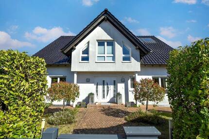 Einfach einziehen in Isenbügel! Modernes, freistehendes EFH mit viel Komfort, Garten & Garage - Heiligenhaus