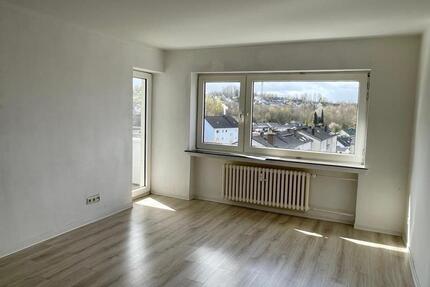 Mit Aufzug eine tolle Aussicht genießen! Helle 2-Zimmer-Wohnung mit Balkon in toller Lage - Menden (Sauerland)