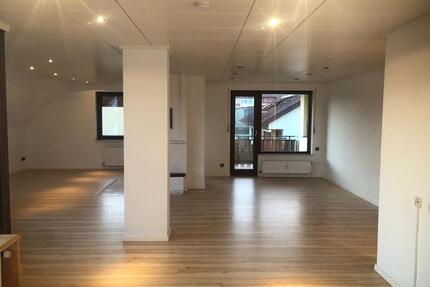 Schöne 4,5 Zimmer Dachgeschosswohnung zu vermieten - Nordheim