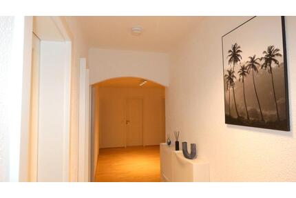 Möblierte 3,5-Zimmer-Wohnung mit 2 Balkons in Augsburg-Oberhausen