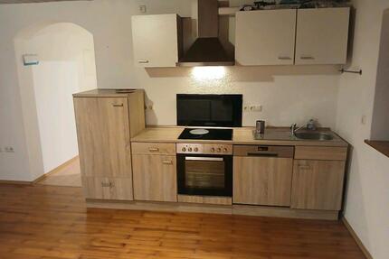 Schöne Helle 1.5 Zimmerwohnung 52m2 mit Einbauküche auf Bauerhof - Weyarn