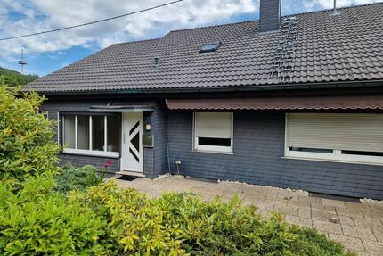 Einfamilienhaus mit Einliegerwohnung, Siegen-Eisern
