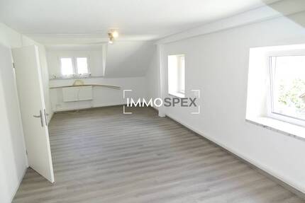 Steinen nähe neues Klinikum: Große 4-Zimmer-Wohnung im DG