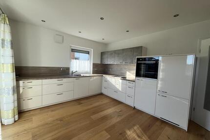 Traumhafte 2-Zimmer Wohnung barrierefrei mit Einbauküche und 2 Balkonen - Tittling