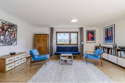 Wohnen mit Gartenidylle - Doppelhaushälfte mit zwei Garagen - Stuttgart / Rohr