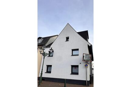 Zentraler geht es nicht! Modernisiertes EFH in Korschenbroich