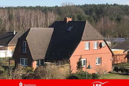 Haus zum Kaufen in Domsühl 390.000,00 € 250 m²