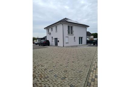 Modernes Einfamilienhaus mit Doppelgarage und PV-Anlage - Schwanau