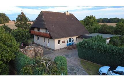 Großzügiges Einfamilienhaus mit großem Wintergarten - Dorf Mecklenburg