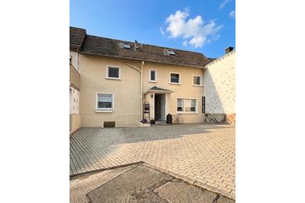 Charmantes kernsaniertes Einfamilienhaus mit Garten in Urbar