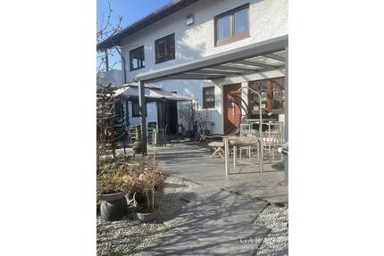 Wohn- und Geschäftshaus, modernisiert, mit gehobener Ausstattung! - Göppingen Jebenhausen