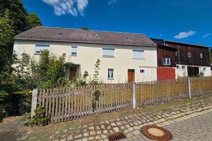 Ehem. landwirtschaftliche Hofstelle mit Wohnhaus und Nebengebäude - Schirnding