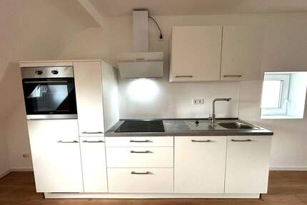 2-Zimmer-Dachgeschosswohnung mit neuer Einbauküche Im 2. Obergeschoss ohne Aufzug - Konz