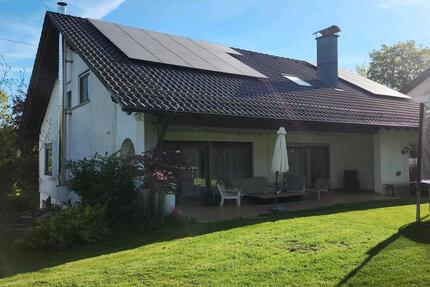 Großzügiges, freistehendes Ein-Zweifamilienhaus mit ELW - Mainhardt