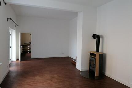 Schöne Wohnung Nähe Klinikum 3 ZKB mit Stellplatz und EBK - Weiden in der Oberpfalz
